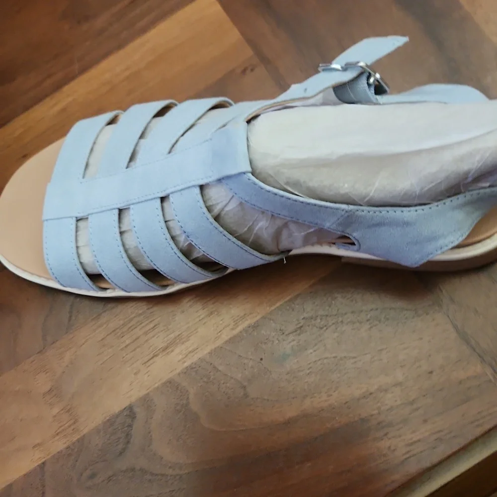 Sandals - Picture 3 of 4